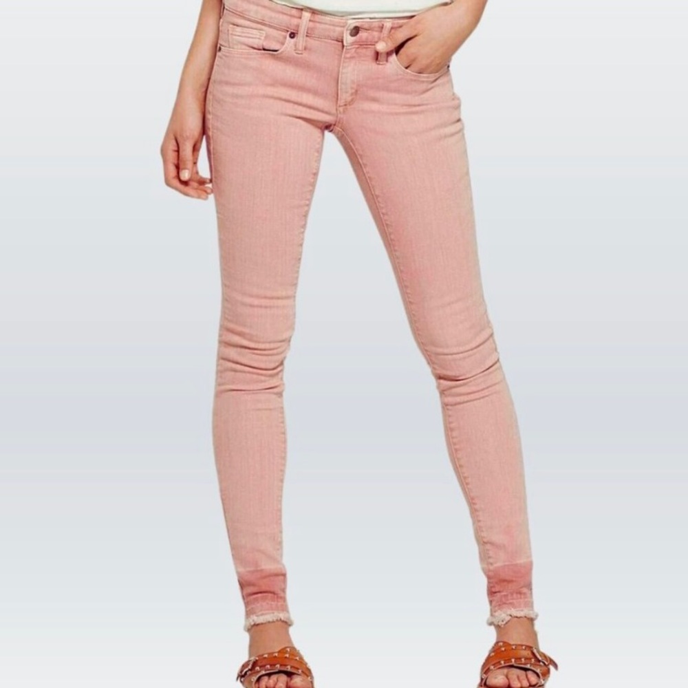 Universal Thread Muted Pink Raw Hem Mid-Rise Skinny Jean
